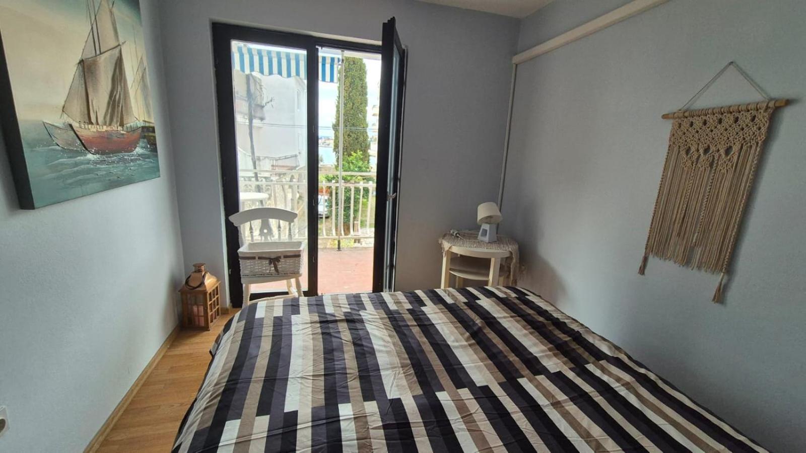 Apartment Bunjo'S Beach House Трогир Экстерьер фото